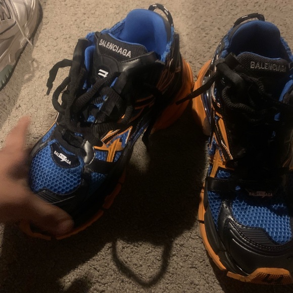 Balenciaga runner ( one minor crease in left shoe) - Picture 3 of 6